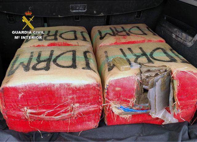 La Guardia Civil intercepta in itinere el transporte de 135 kilos de hachís - 3, Foto 3
