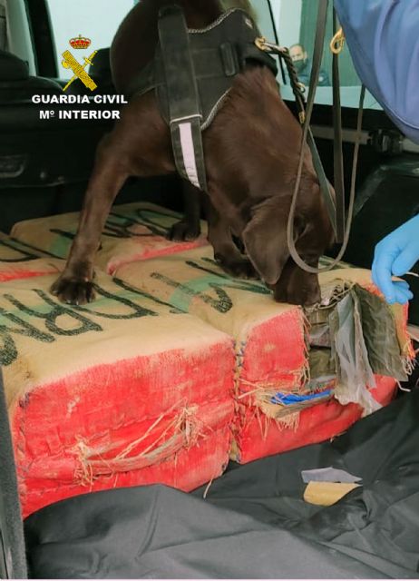 La Guardia Civil intercepta in itinere el transporte de 135 kilos de hachís - 5, Foto 5