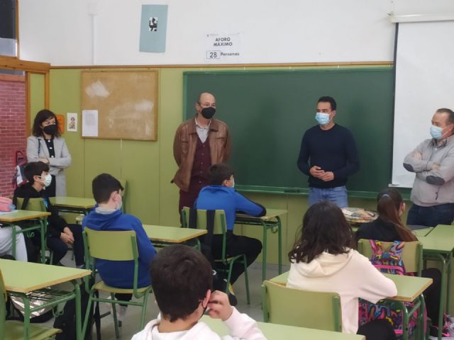 Alumnos de 2° ESO reciben formación en prevención de consumo de alcohol, drogas y ludopatía gracias a un taller organizado por el Ayuntamiento de Puerto Lumbreras - 1, Foto 1