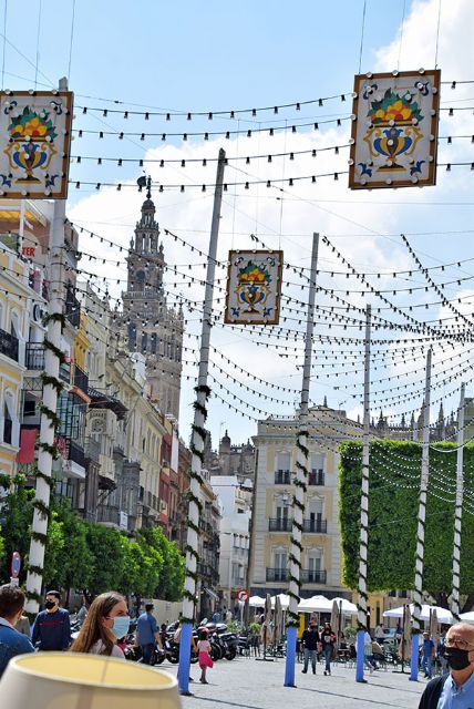 Sevilla enciende la Feria en las calles con su alumbrado especial - 2, Foto 2