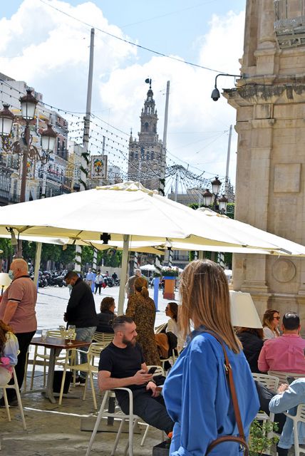 Sevilla enciende la Feria en las calles con su alumbrado especial - 3, Foto 3