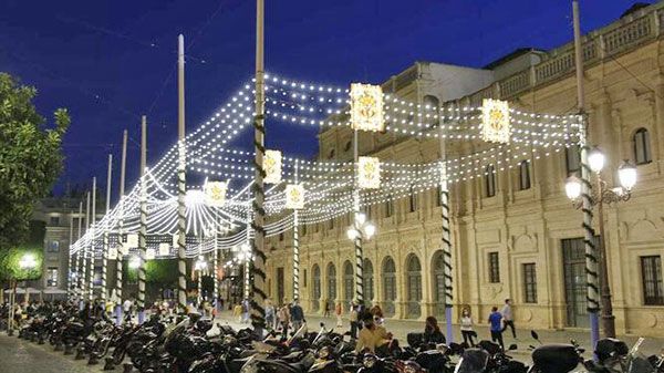 Sevilla enciende la Feria en las calles con su alumbrado especial - 4, Foto 4