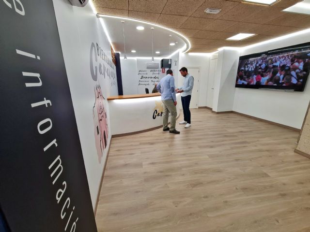 El Ayuntamiento de Caravaca reforma y digitaliza el Punto de Información Turística de la Plaza del Arco y renueva el material informativo de las fiestas patronales - 2, Foto 2