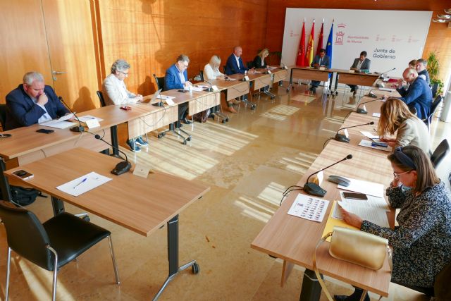 Una gran glorieta central con dos carriles de circulación mejorará la seguridad y el tráfico, en el Polígono Industrial Oeste - 1, Foto 1