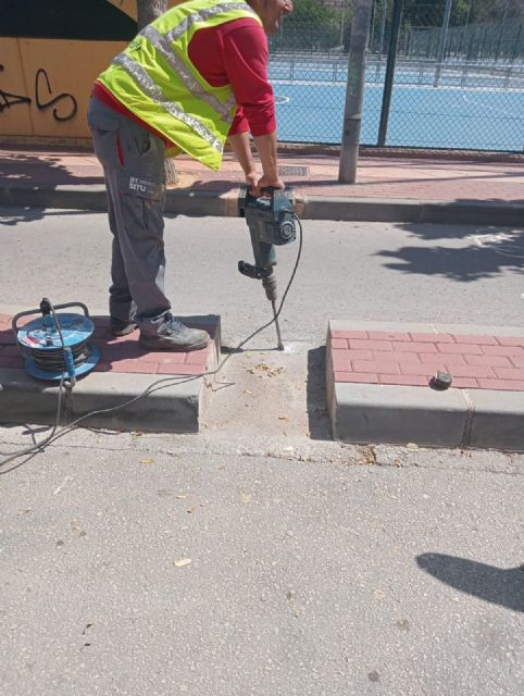 Las obras en la mediana de Santa María de Gracia mejoran la seguridad peatonal - 1, Foto 1