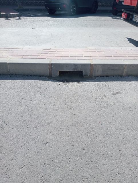 Las obras en la mediana de Santa María de Gracia mejoran la seguridad peatonal - 4, Foto 4