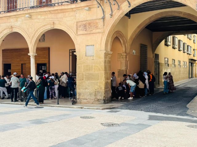 El PP de Lorca denuncia el caos en el proceso de regularización impuesto por Pedro Sánchez - 2, Foto 2