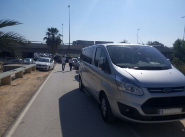 Ahora Murcia denuncia el uso del carril bici de La Mota como aparcamiento de coches y furgonetas - 2, Foto 2
