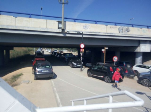 Ahora Murcia denuncia el uso del carril bici de La Mota como aparcamiento de coches y furgonetas - 3, Foto 3