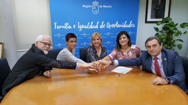Familia financia 40.000 horas de ayuda a domicilio para personas dependientes en Abanilla, Beniel, Fortuna y Santomera - 1, Foto 1