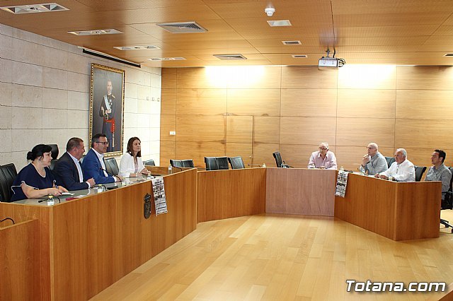 El Ayuntamiento de Totana acoge una reunión de alcaldes de la comarca del Guadalentín con los comités de empresa de Adif y Renfe - 1, Foto 1