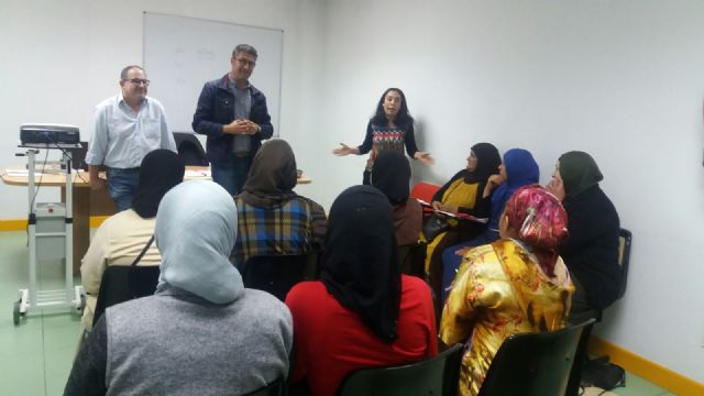 Ms de 70 participantes en los talleres de orientacin socio familiar en mayo, Foto 4