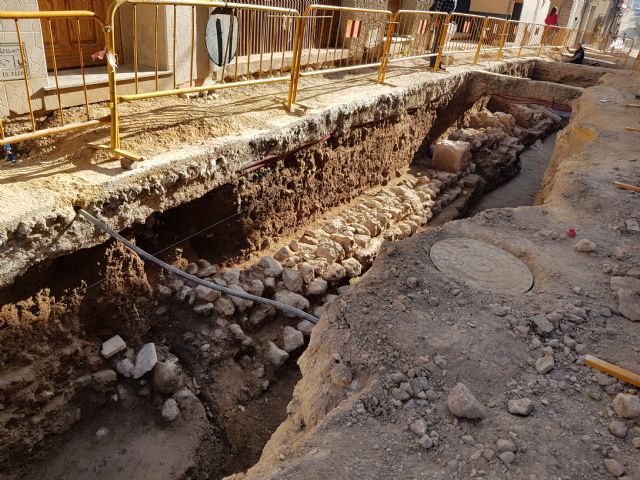 Las obras en la calle Parricas descubren nuevos restos arqueolgicos, Foto 3