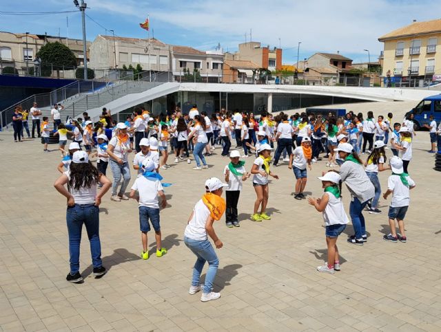 Cerca de 200 alumnos de Primaria participan en un encuentro de danzas - 2, Foto 2