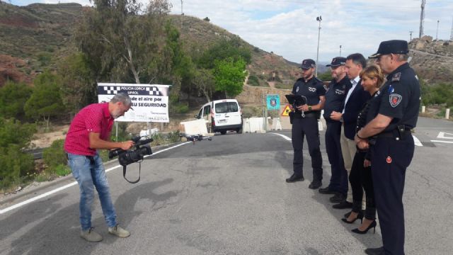 El PP dotará a Lorca de 150 cámaras de vigilancia y entregará un Botón de Seguridad a comerciantes, hosteleros y mujeres que practican deporte al aire libre - 1, Foto 1