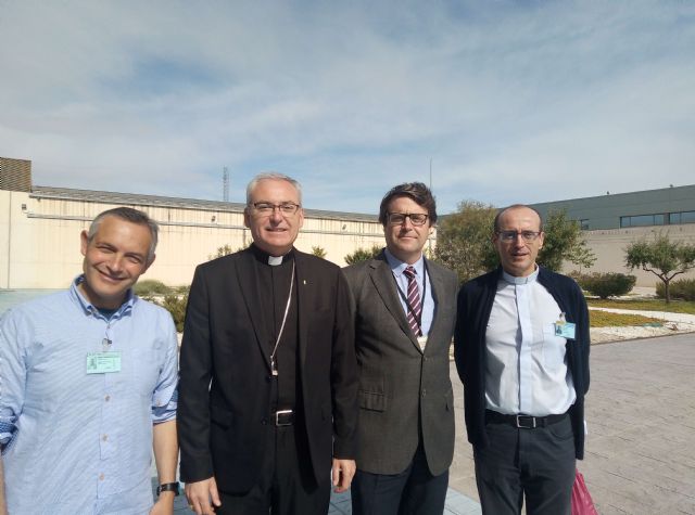 Mons. Chico confirma a 62 internos de la cárcel de Campos del Río - 1, Foto 1