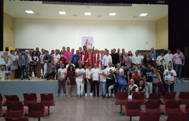 Mons. Chico confirma a 62 internos de la cárcel de Campos del Río - 2, Foto 2