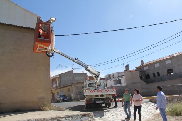 El Ayuntamiento refuerza la iluminación en distintos barrios del municipio - 2, Foto 2