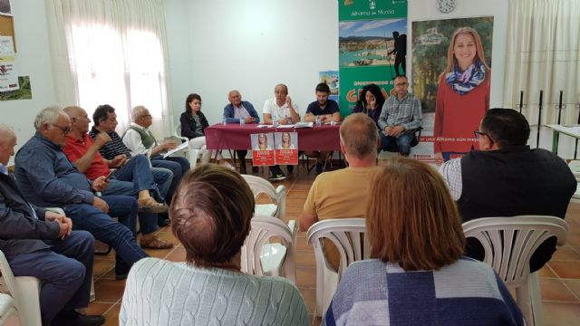 Los candidatos del PSOE de Alhama se reúnen con los vecinos de Gebas, Foto 2
