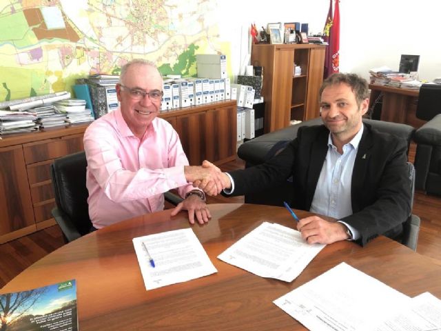 Firmado el convenio con ASAJA para reducir la quema de rastrojos por parte de los pequeños agricultores y mejorar así la calidad ambiental del municipio - 1, Foto 1