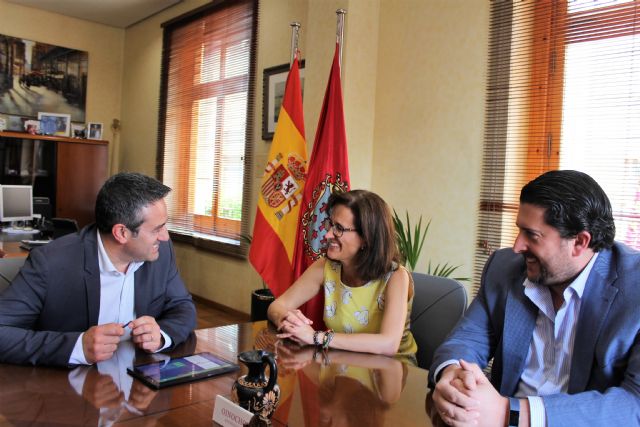 El alcalde y la directora general de HIDROGEA en la Región firman un Convenio de Colaboración - 1, Foto 1