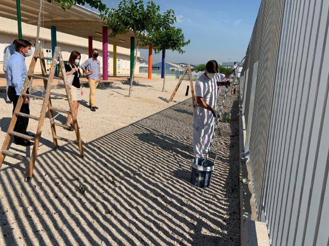 El colegio Nuestra Señora de Los Dolores de El Raal mejora la seguridad de sus instalaciones con la renovación del vallado exterior - 2, Foto 2