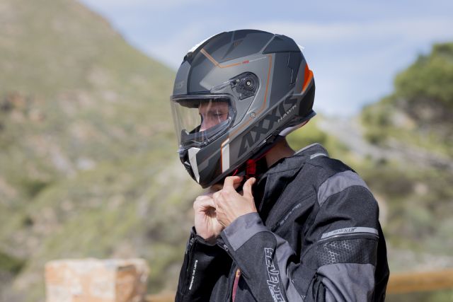 La marca cartagenera Axxis Helmets, primera del mundo en desarrollar un casco con la normativa R22.06 - 1, Foto 1