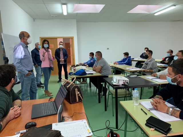 La alcaldesa visita el Curso de Patrón Costero Polivalente - 1, Foto 1