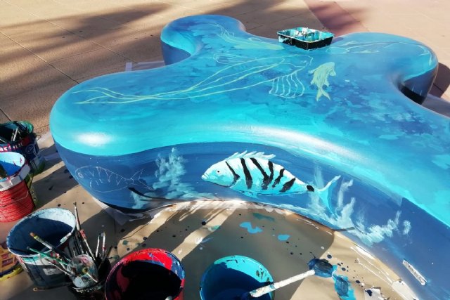 El Ayuntamiento comienza a instalar el mobiliario del litoral de cara a la temporada veraniega - 1, Foto 1