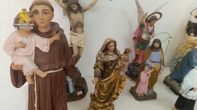 La Guardia Civil recupera más de medio centenar de imágenes sacras, valoradas en cerca de 100.000 euros, robadas de cementerios de Murcia y Alicante - 3, Foto 3