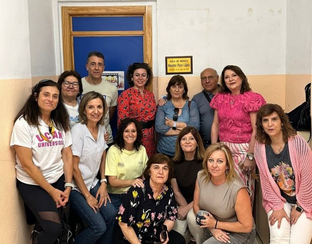 El Colegio Antonio Buitrago dedica el aula de m�sica del centro escolar al recordado profesor Francisco L�pez Herrera