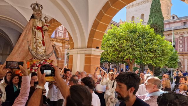 La Virgen de la Fuensanta parte de la UCAM tras una emotiva procesi�n por Los Jer�nimos