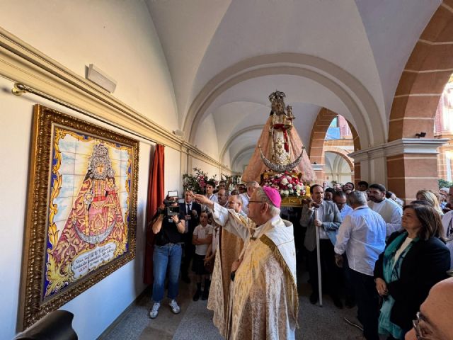 La Virgen de la Fuensanta parte de la UCAM tras una emotiva procesión por Los Jerónimos - 2, Foto 2