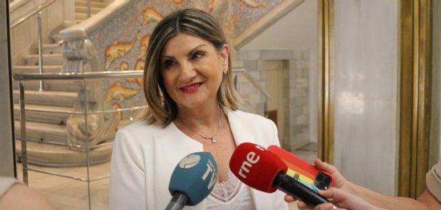 Maril� Flores: 'Exigimos al PP que se deje de especulaciones para desviar la atenci�n y d� explicaciones urgentes por la trama de las pr�tesis que ha puesto en riesgo la vida de la ciudadan�a de la Regi�n de Murcia'