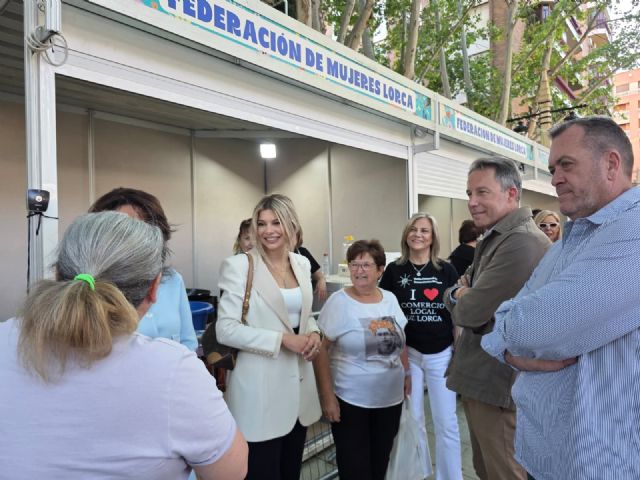 El alcalde Fulgencio Gil inaugura la gran Feria del Comercio Local que podrá disfrutarse en la Alameda hasta el 24 de mayo - 5, Foto 5