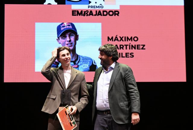 López Miras reivindica durante los Premios Juventud que los jóvenes hacen que la Región de Murcia crezca - 2, Foto 2