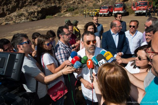 El alcalde destaca la colaboración entre instituciones en el control del incendio de El Gorguel - 4, Foto 4