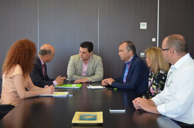 El consejero de Hacienda da a conocer a los empresarios de San Javier los nuevos créditos avalados para financiar inversiones en la Región - 3, Foto 3
