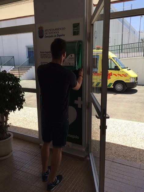 Cardio-protected spaces with defibrillators are installed in all municipal sports facilities in Totana, Foto 4
