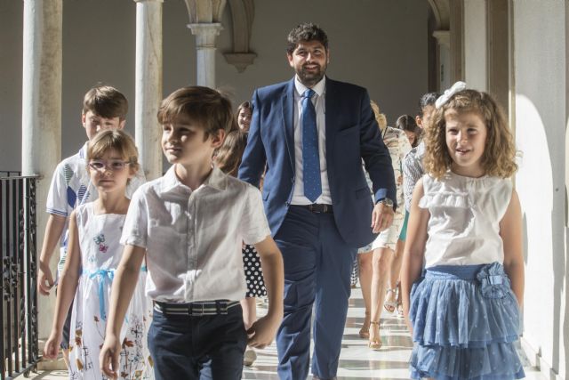 López Miras anima a los niños a trabajar por el futuro de la Región de Murcia, Foto 3