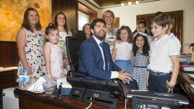 López Miras anima a los niños a trabajar por el futuro de la Región de Murcia, Foto 4