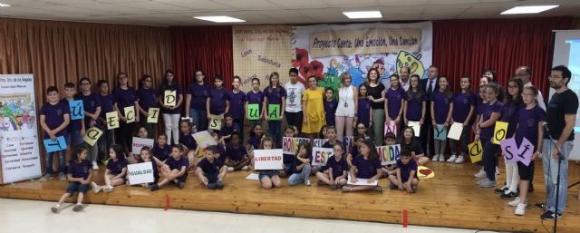 El colegio Nuestra Señora de los Ángeles presenta el CD Canta: una emoción, una canción para favorecer la convivencia escolar - 1, Foto 1