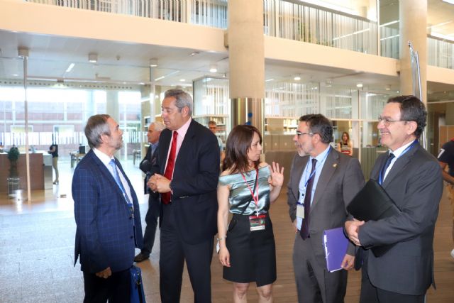 La Comunidad celebra una jornada sobre la seguridad vial en la prevención de riesgos laborales - 1, Foto 1