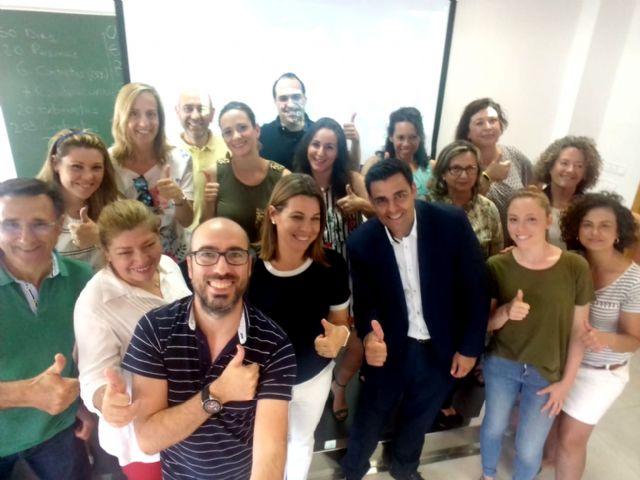 Veinte desempleados con título universitario buscan trabajo en equipo - 1, Foto 1