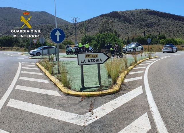 La Guardia Civil sorprende a dos motoristas circulando a más del doble de la velocidad máxima permitida - 1, Foto 1