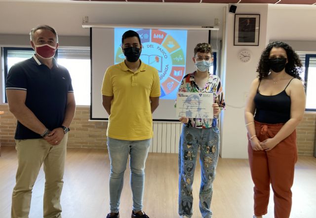 Una alumna de Torre-Pacheco gana el certamen literario VI Premio Montserrat Roig de la Amical de Mauthausen - 1, Foto 1