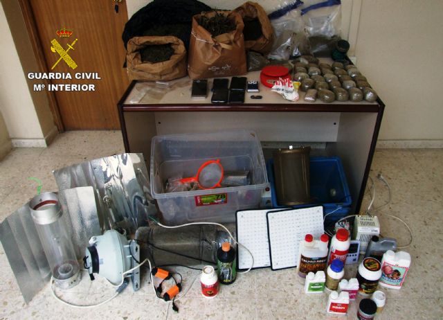 La Guardia Civil desmantela un punto de distribución de droga en una vivienda ocupada donde se produjeron unos disparos - 1, Foto 1