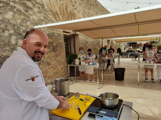 El Castillo de Lorca acoge una jornada culinaria que recupera la memoria gastronómica de manos de nietos y abuelos - 1, Foto 1