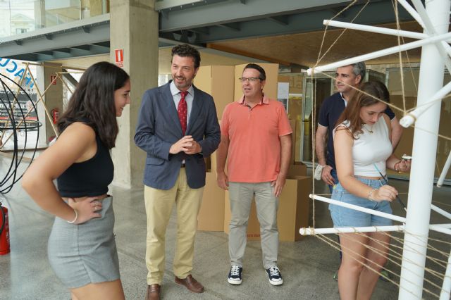 Estudiantes de Arquitectura diseñan y fabrican expositores para mostrar sus proyectos de centro formativo para FREMM en Cartagena - 1, Foto 1