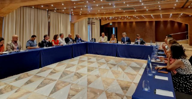 El Gobierno regional analiza con colectivos de colaboradores sociales fórmulas para avanzar hacia una administración más eficiente - 1, Foto 1